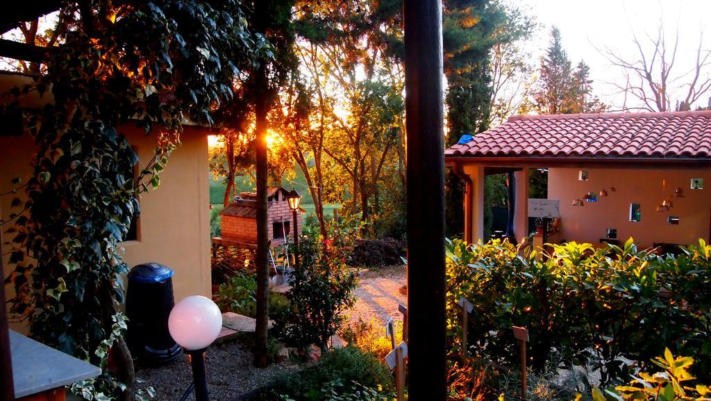 Agriturismo La Terra Valiano Exterior photo